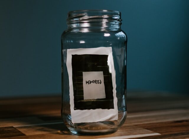 Dlaczego pamiętamy rzeczy, które się nie wydarzyły? Mechanizmy fałszywych wspomnień