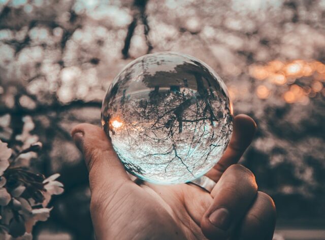 Zamartwianie się na zapas: Jak wyłączyć tryb katastrofy w swojej głowie