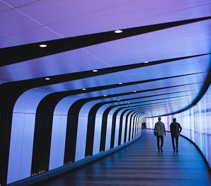 AI a manipulacja informacją – jak rozpoznać wpływ algorytmów na opinie społeczne