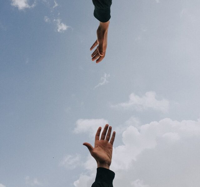 Dlaczego po 40 częściej analizujemy swoją przeszłość niż planujemy przyszłość